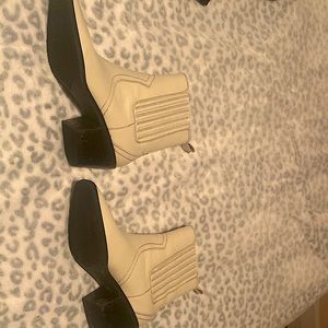 Crown Vintage ankle boots in cream color size 7 womens wore once a little worn